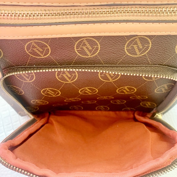 Adrienne Vittadini Women’s Crossbody Bag - Picture 4 of 9